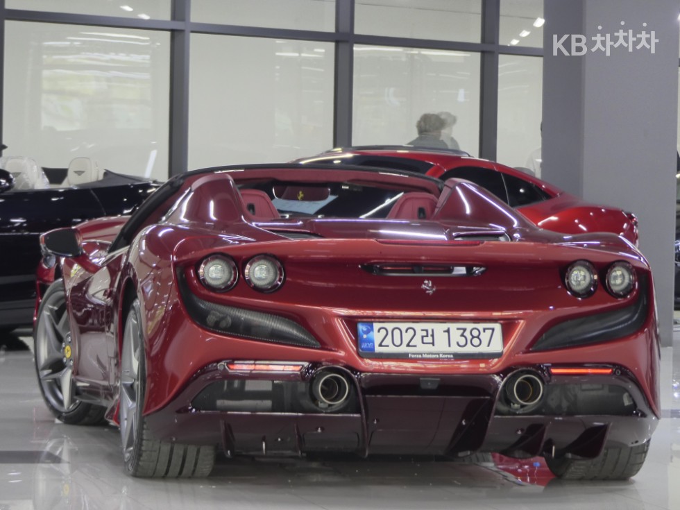 2022 - ferrari f8