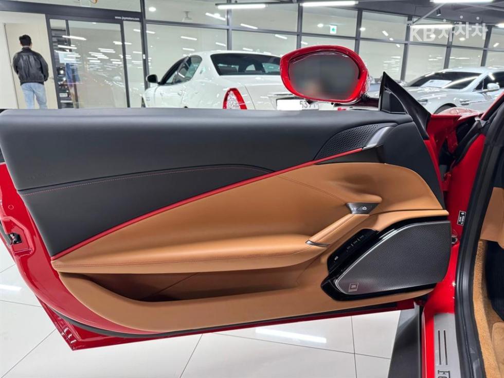 Ferrari Roma — miniaturë 4