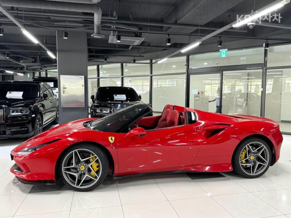 2022 - ferrari f8