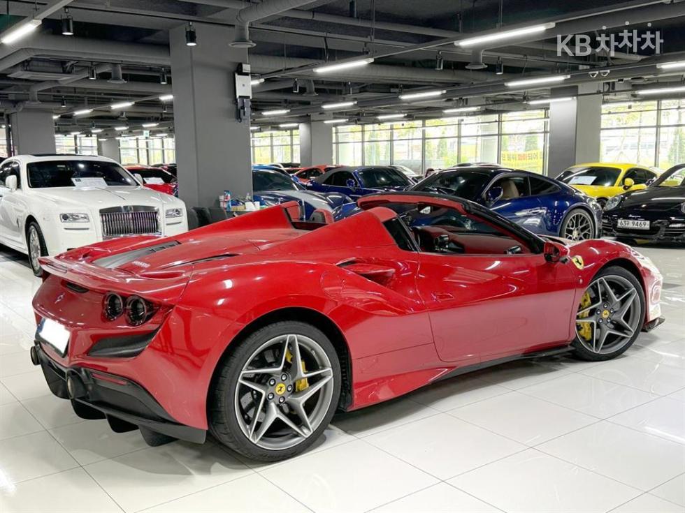 2022 - ferrari f8