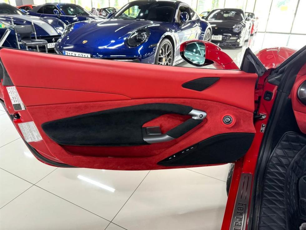 2022 - ferrari f8