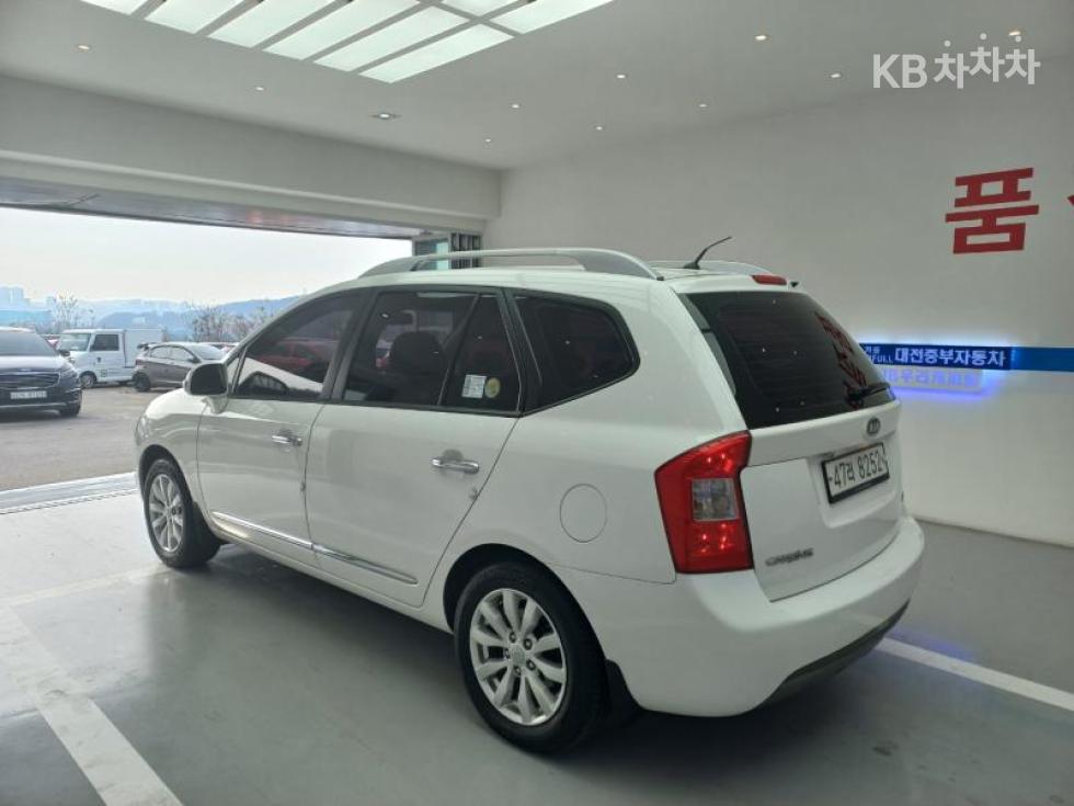 Kia Carens — miniaturë 2