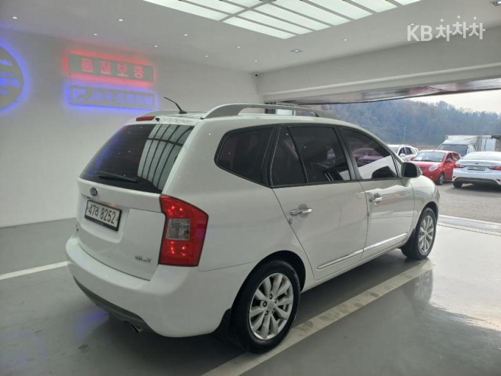 Kia Carens — miniaturë 3