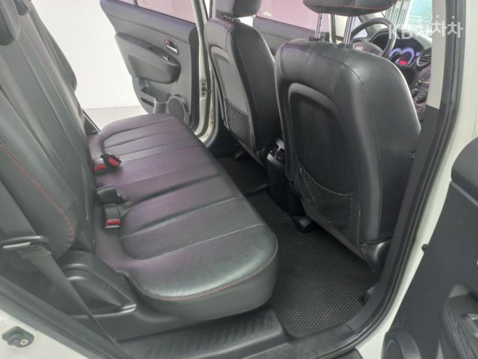 Kia Carens — miniaturë 11