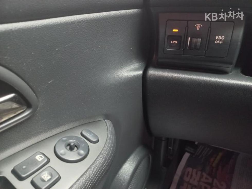 Kia Carens — miniaturë 19