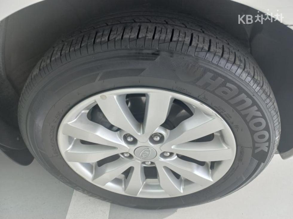 Kia Carens — miniaturë 20