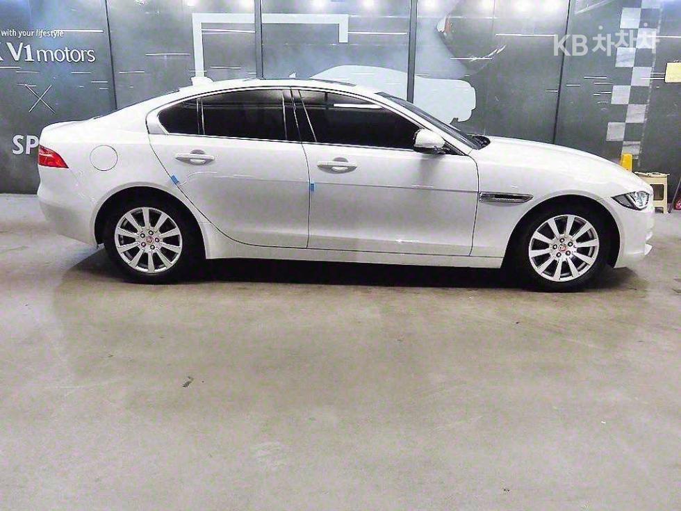 2019 - jaguar xe