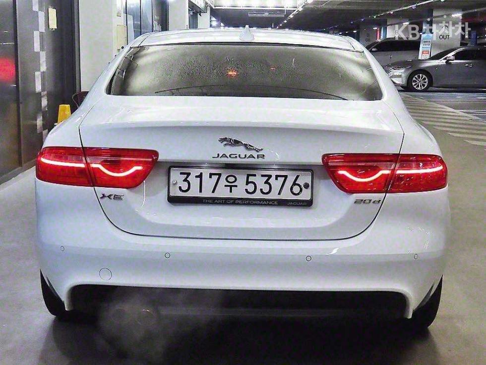 2019 - jaguar xe