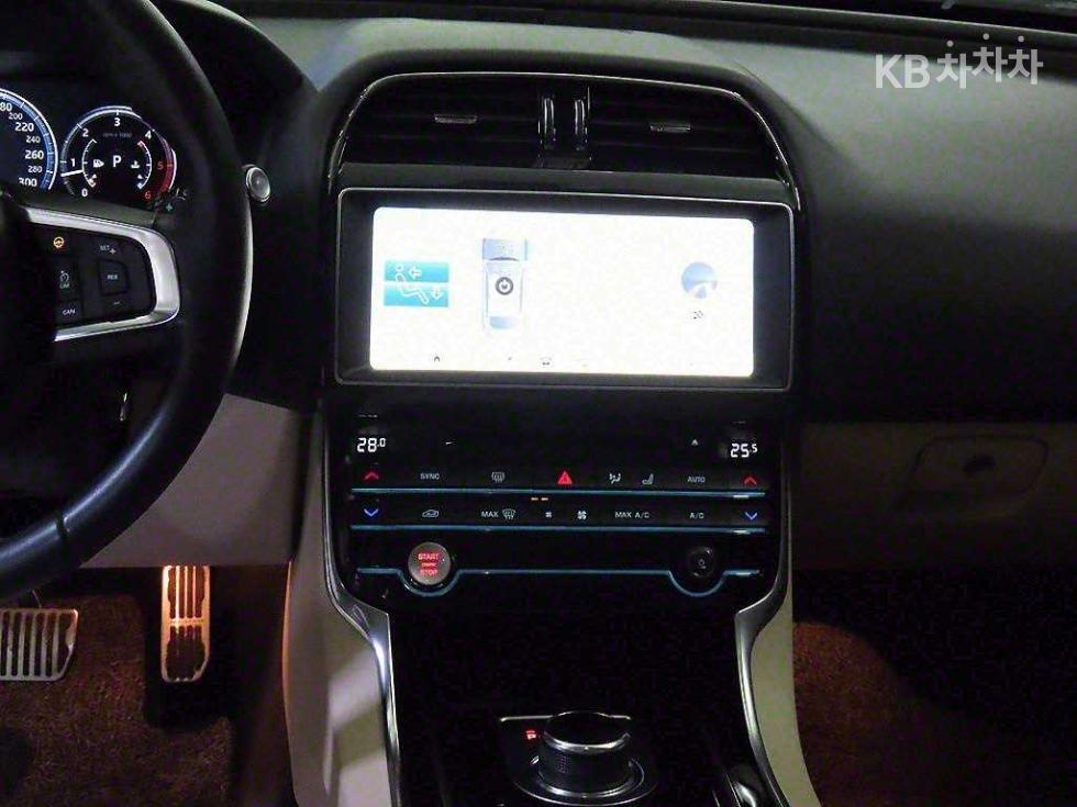 2019 - jaguar xe