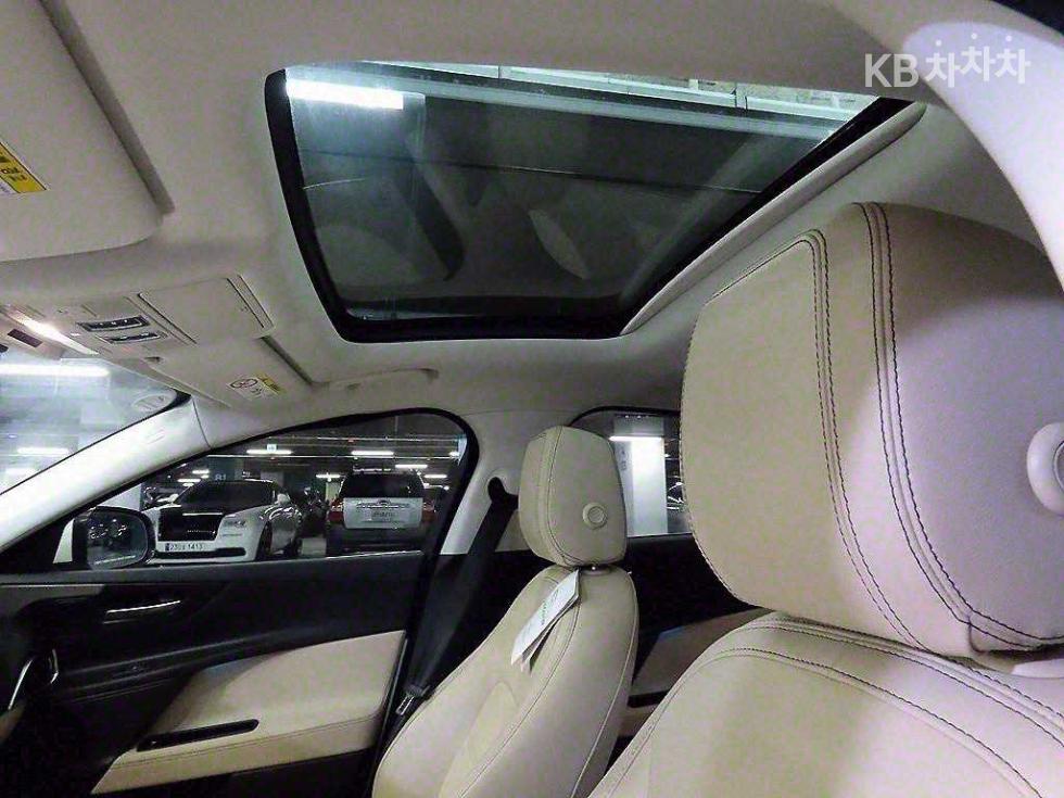 2019 - jaguar xe