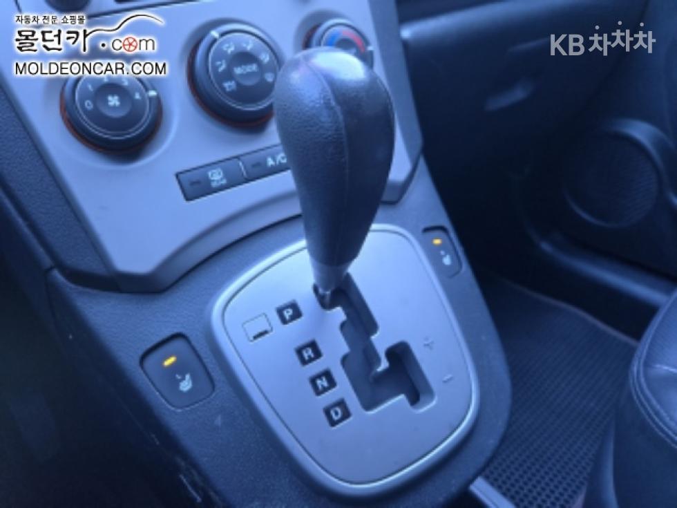 Kia Carens — miniaturë 9