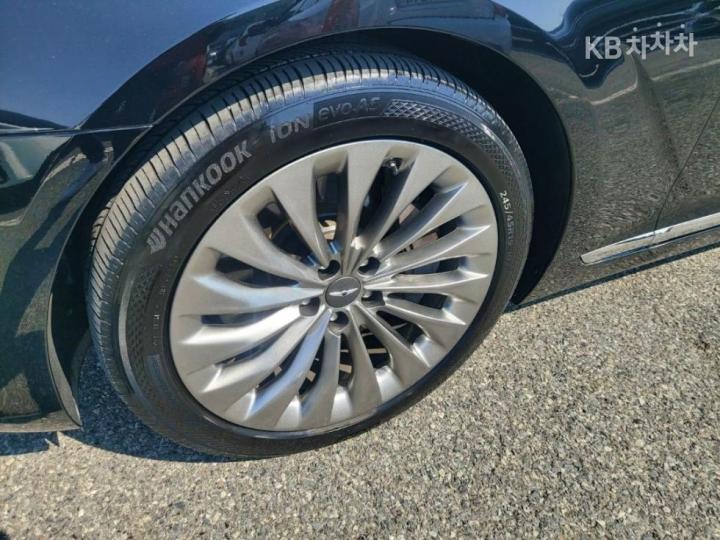 Genesis EQ900 3.3 T-GDI AWD Premium Luxury 8