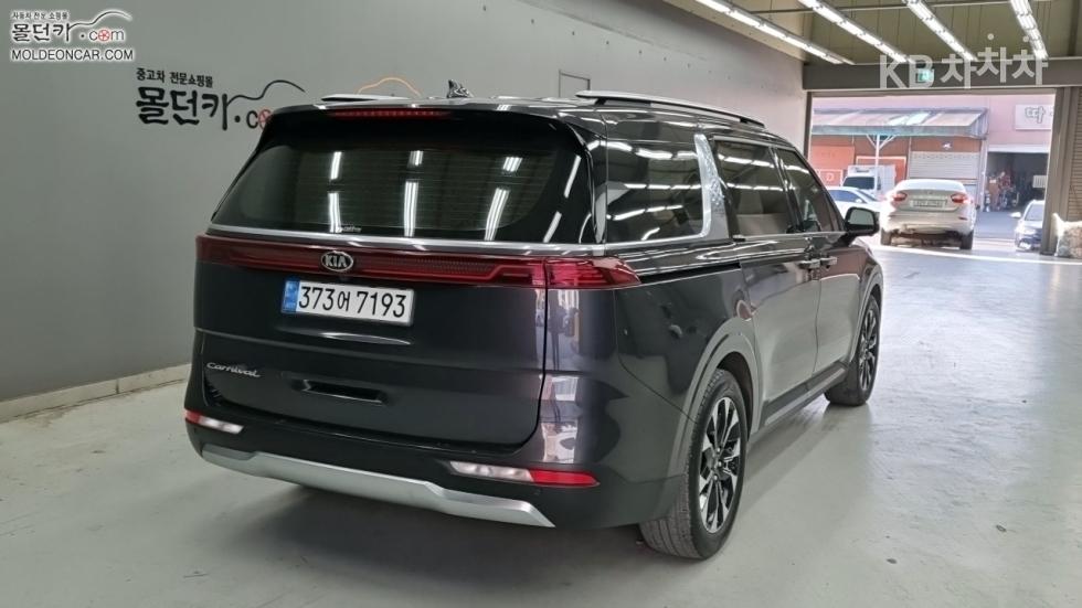 2021 - kia carnival