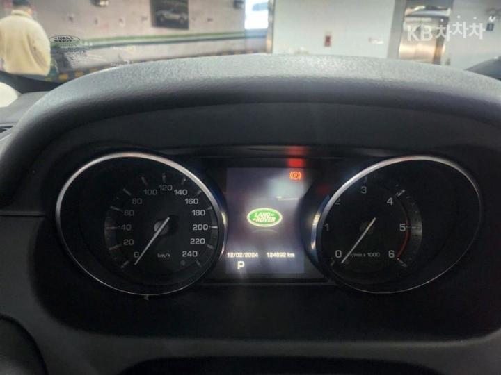 Land Rover Discovery Sport 2.0 TD4 HSE Luxury 8