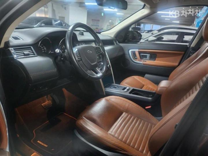 Land Rover Discovery Sport 2.0 TD4 HSE Luxury 9