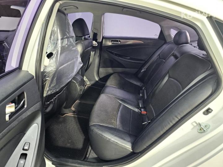 Hyundai Sonata Hybrid 2.0 Premier 10