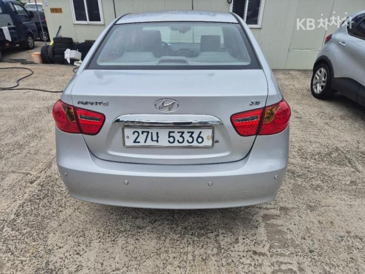 Hyundai Avante HD 1.6 VVT S16 LUXURY 4