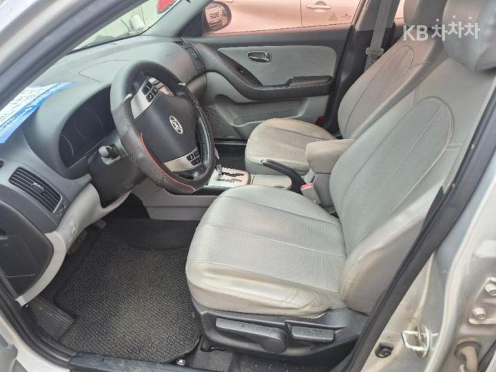 Hyundai Avante HD 1.6 VVT S16 LUXURY 8