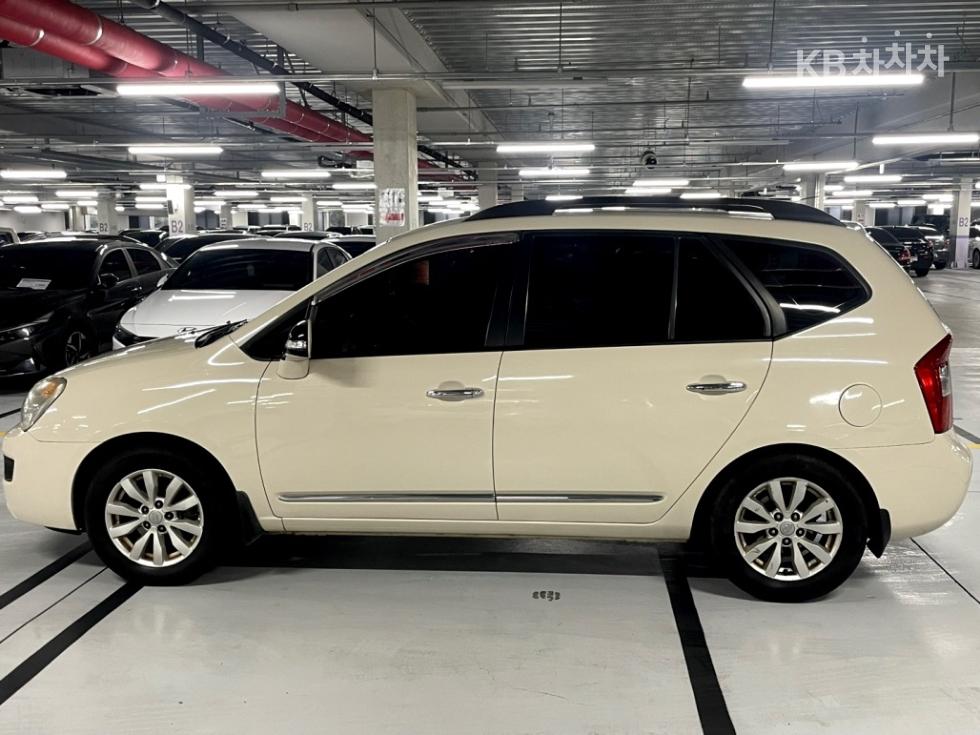 Kia Carens — miniaturë 2