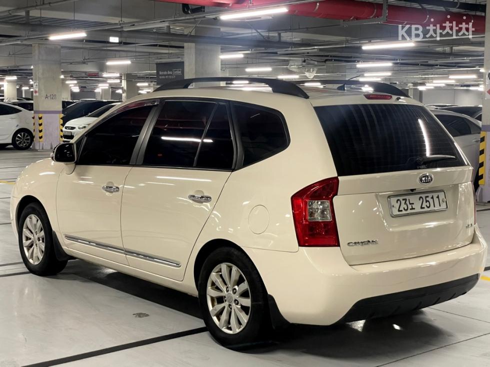 Kia Carens — miniaturë 3