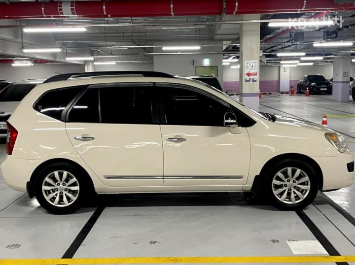 Kia Carens New 2.0 LPI GLX Premium Type 7