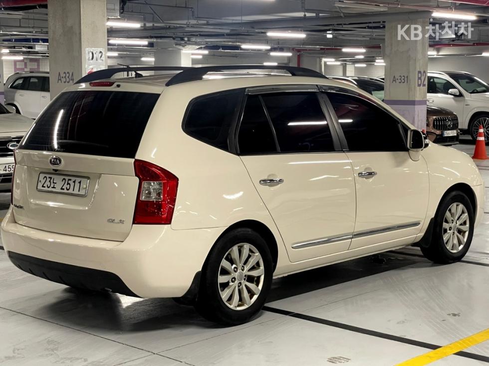 Kia Carens — miniaturë 7