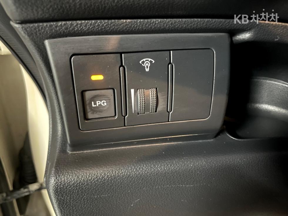 Kia Carens — miniaturë 11