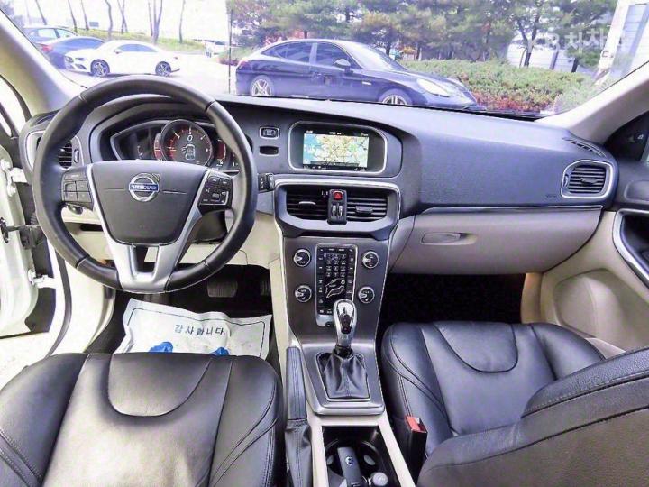 Volvo V40 D3 Momentum 8