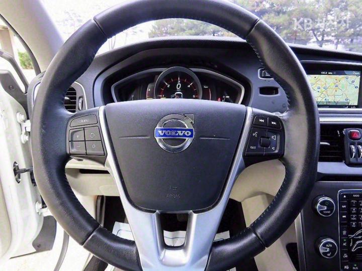 Volvo V40 D3 Momentum 9