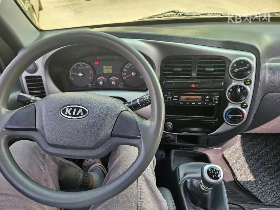 2012 - kia bongo iii