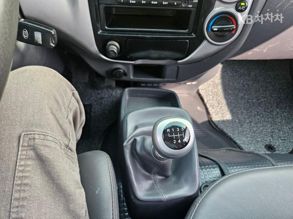2012 - kia bongo iii