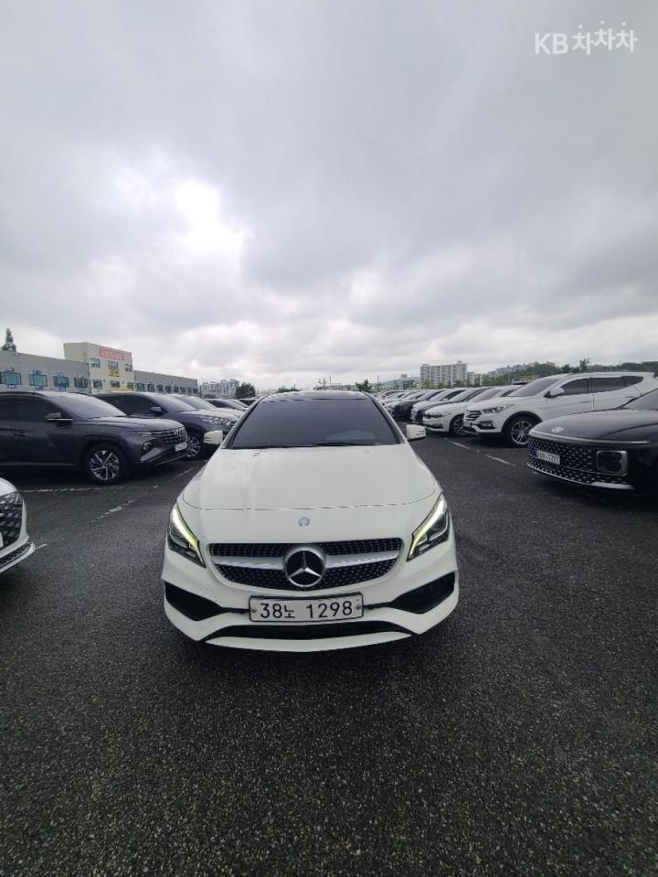Mercedes-Benz CLA-Class CLA220 AMG Line 2