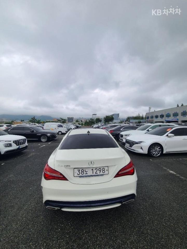 Mercedes-Benz CLA-Class CLA220 AMG Line 4