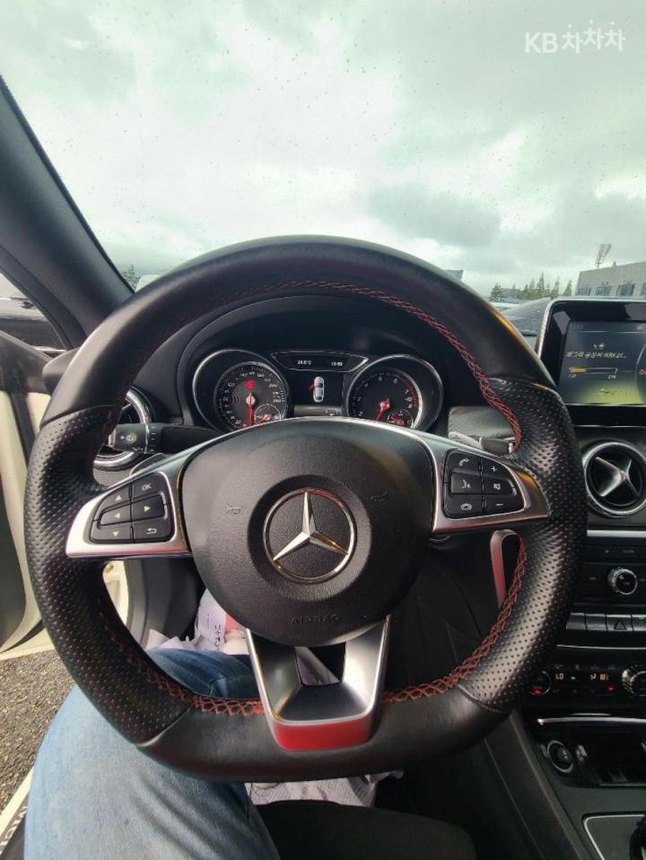 Mercedes-Benz CLA-Class CLA220 AMG Line 8