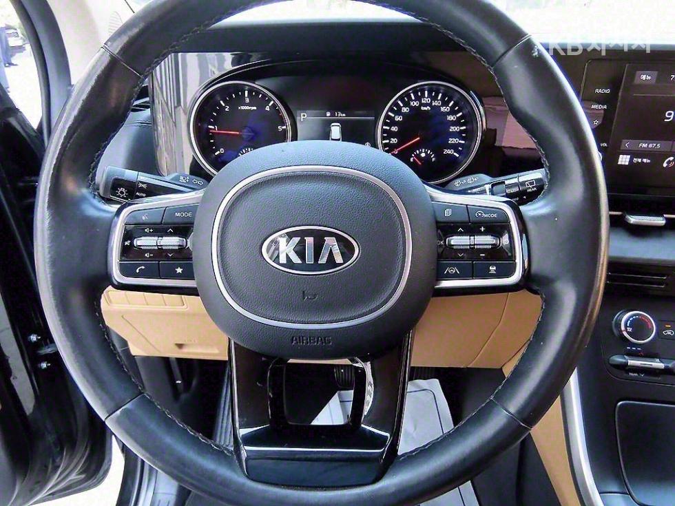 2021 - kia carnival
