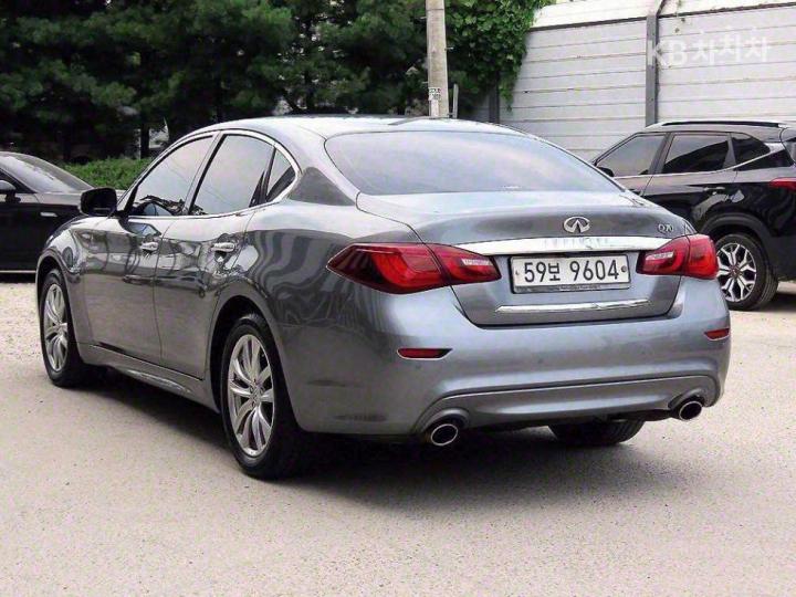 Infiniti Q70 3.7 Style 4