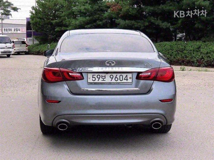 Infiniti Q70 3.7 Style 5