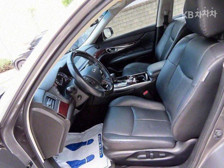 Infiniti Q70 3.7 Style 6