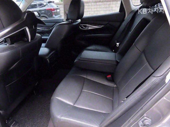 Infiniti Q70 3.7 Style 7