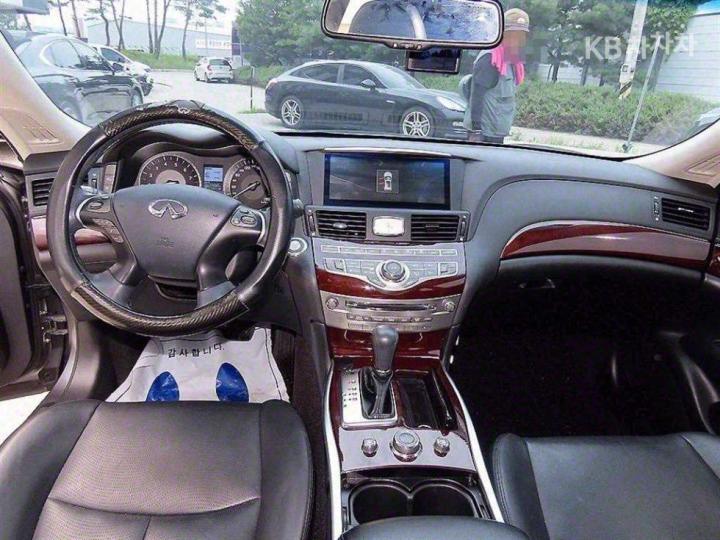 Infiniti Q70 3.7 Style 8