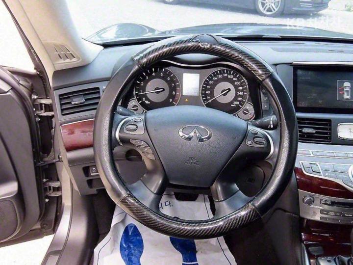 Infiniti Q70 3.7 Style 9