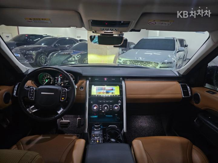 Land Rover Discovery 5 3.0 TD6 HSE Luxury 9