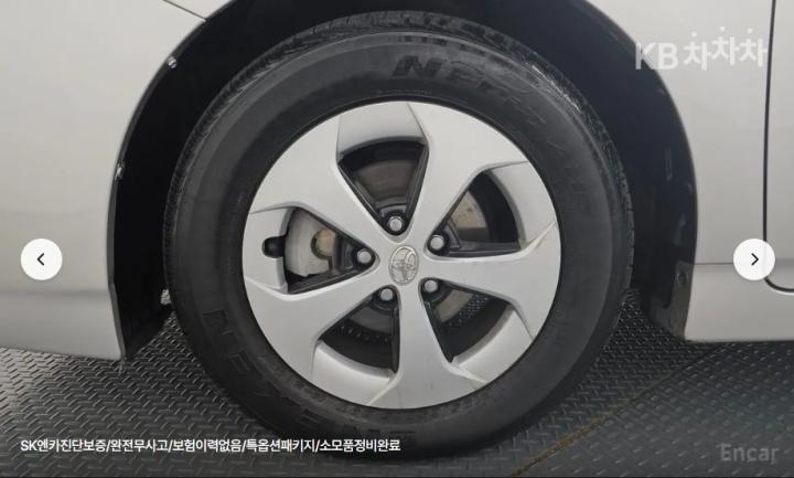 Toyota Prius 1.8 Hybrid E 6