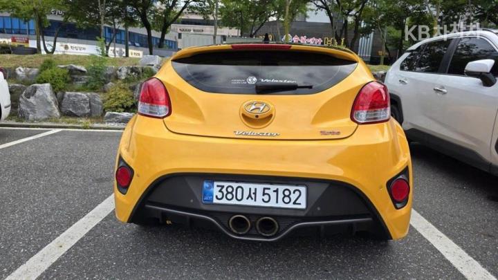 Hyundai Veloster Turbo GDi Extreme Blue Package 4