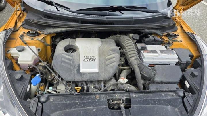 Hyundai Veloster Turbo GDi Extreme Blue Package 7