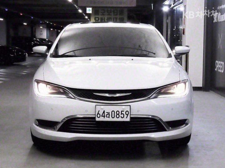 Chrysler 200 2.4 Limited 3