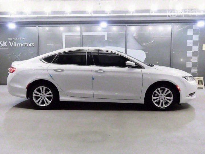 Chrysler 200 2.4 Limited 4