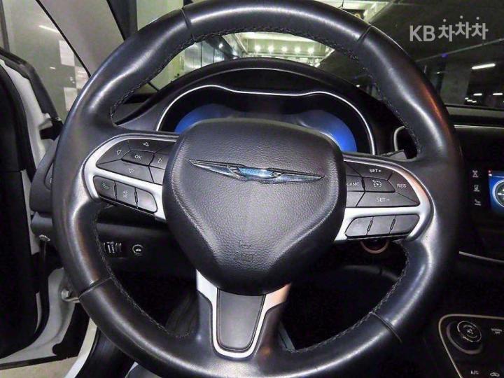 Chrysler 200 2.4 Limited 9