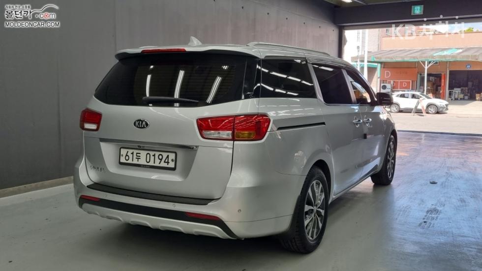 2017 - kia carnival