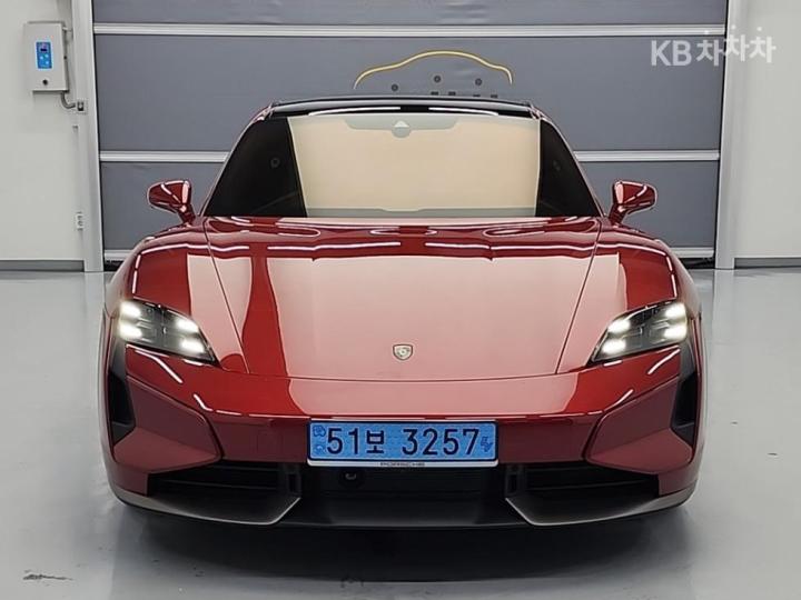 Porsche Taycan Turbo 3